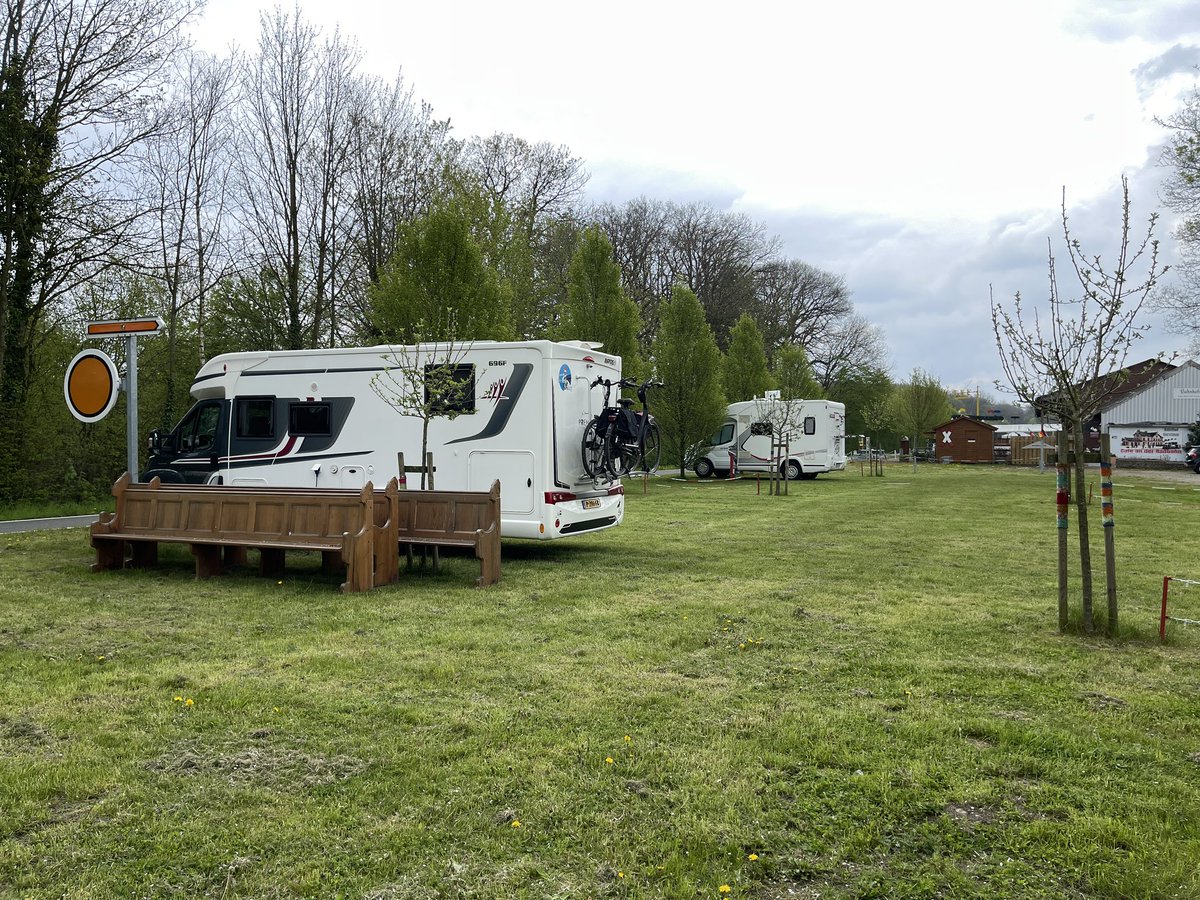 Wat een gave camperplaats hebben we nu gevonden zeg!

Dit is camperplaats Am alten bahnhof in Horstmar. 
Pal aan de Münster Radbahn gelegen en met voorzieningen voor slecht 8 euro. 
Straks de fietsen pakken hoor!

#camperlife #campervan #camper #dennisennancy #Duitsland