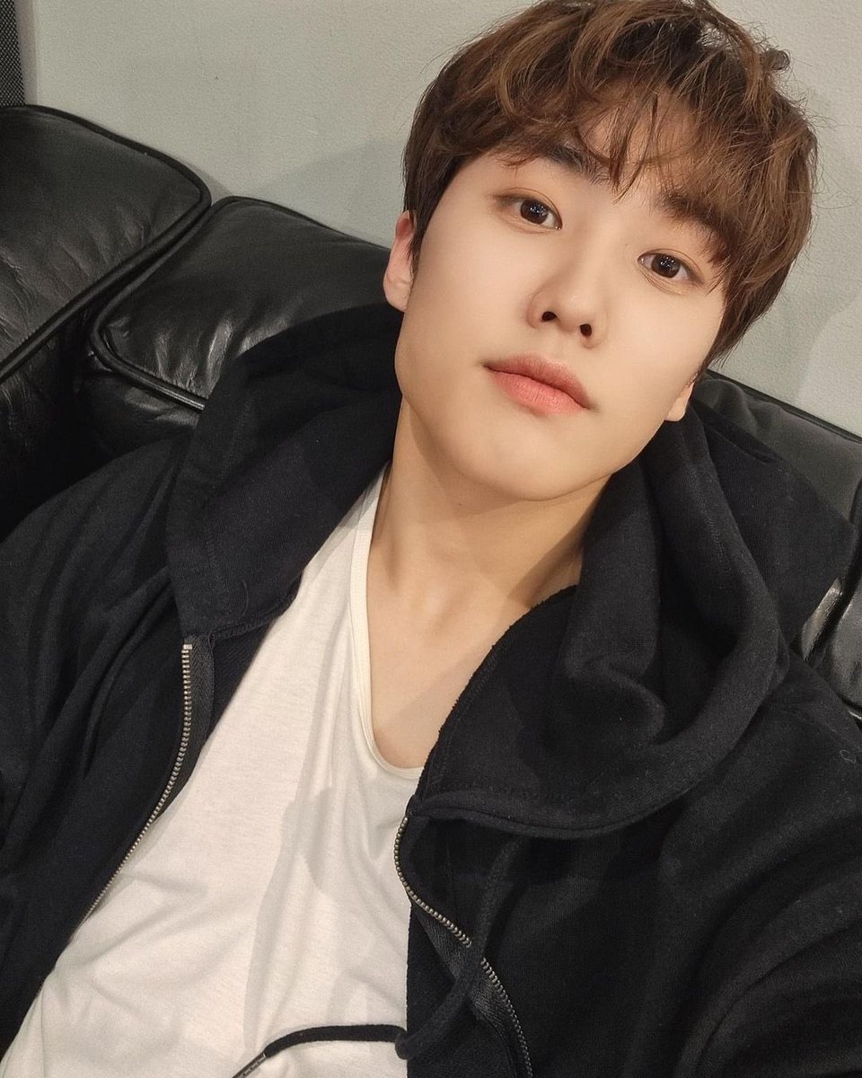 Effortlessly chic, even in his comfiest attire.