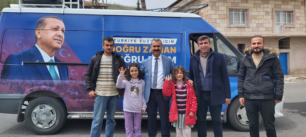 TeksinNusret's tweet photo. Cumhurbaşkanımızın sevgisiyle bizleri yollarda durdurup fotoğraf çekinmek isteyen desteklerini dualarını ileten çocuğuyla büyüğüyle tüm insanlarımıza Cumhurbaşkanımız adına teşekkür ediyoruz..

14 Mayıs bir Milletin şahlanış seçimi olacak. https://t.co/WQ9kufugvl