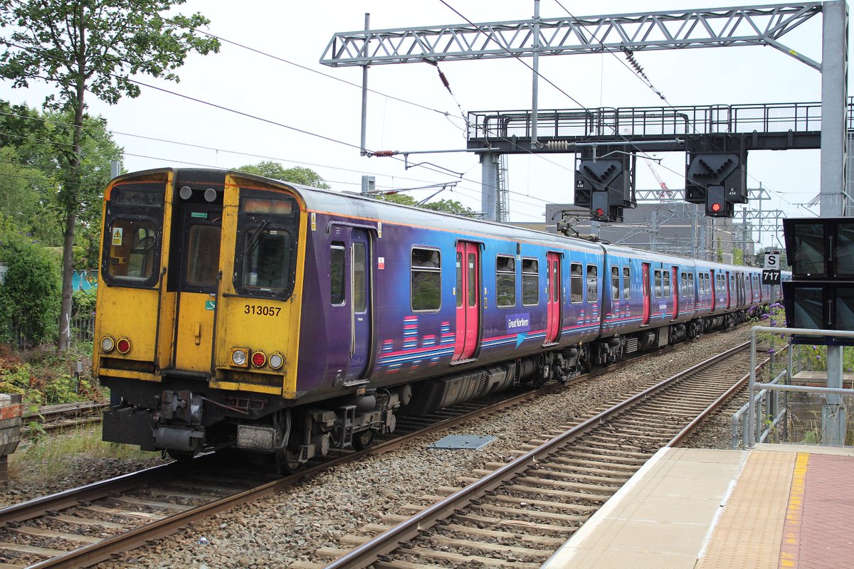 williampgwebb's tweet image. Great Northern removed their Class 313s in October 2019 and replaced them with Class 717 Desiro City EMUs #Class313 #Class717 #GreatNorthern @GNRailUK #Farewell313