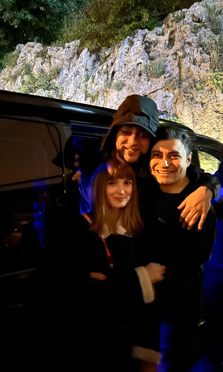 OzkanTaskesen's tweet photo. Bu da Hayko abim ile malum kişinin başımızda olduğu son fotoğrafımız olur umarım 🙏🏻😂 30 Mayıs’ta Antalya’ya müzikal için geldiğinizde bir şeylerin değişmiş olması ümidiyle…🙏🏻 @HAYKOCPQN https://t.co/b1HtmKDlfX