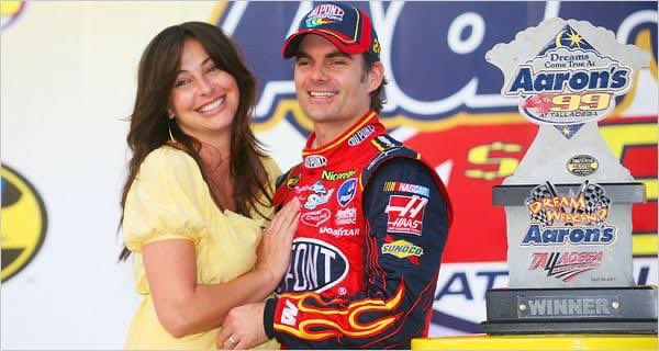 JGinfo's tweet photo. On this date [April 29] in 2007: Jeff Gordon won @Talladega - 77th #NASCAR Cup win to move past Dale Earnhardt Sr in career wins. Debris rained down from the stands. JG: "I knew 3/4 of the fans were against me. I didn't want to start a riot, but I wanted to break that record." https://t.co/LUChKT4y57
