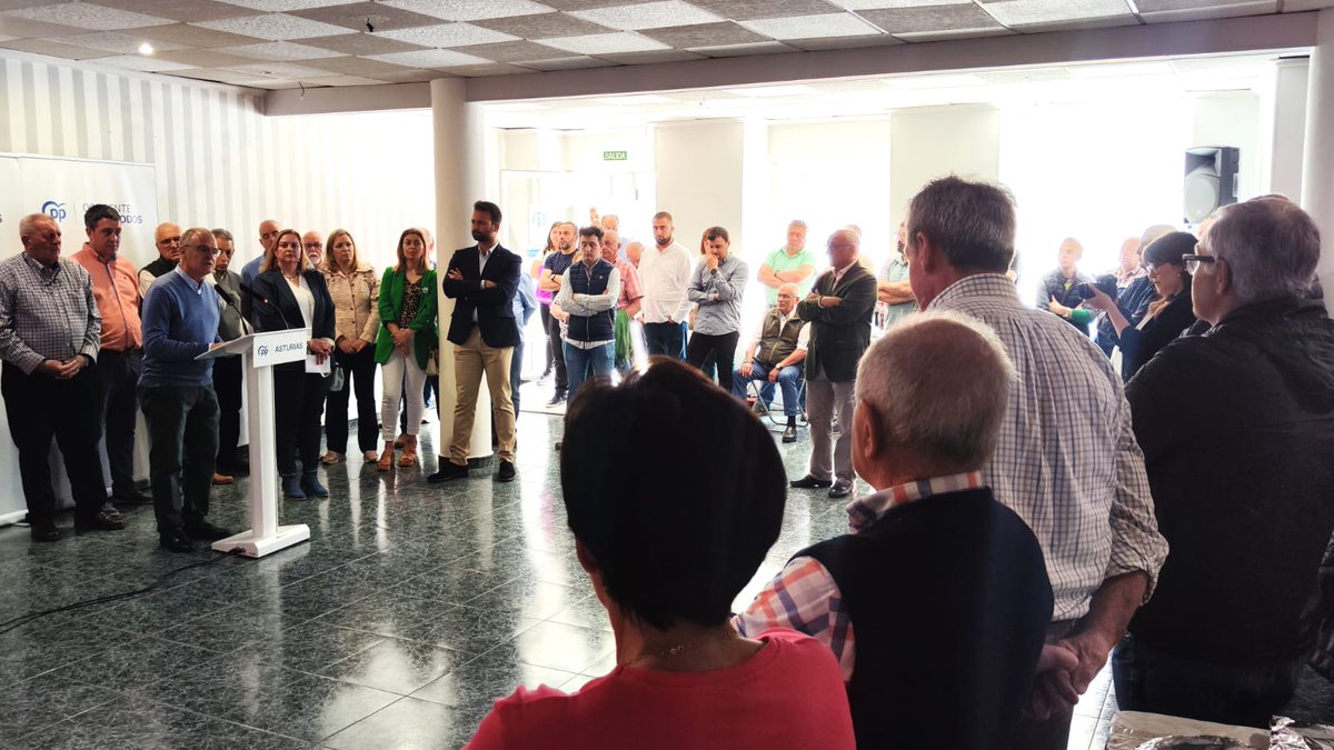 PP_Asturias's tweet photo. ✅ @CangaFanoDiego y @AlvaroQueipo
arropan hoy desde #Tineo la candidatura que encabeza Montse Fernández.

Nuestra candidata a la Alcaldía es ganadera, y cree firmemente en el futuro de la zona rural, por la que está dispuesta a pelear 💪

@PpTineo 
#TineoEntreTodos https://t.co/6IzKBBNrOe