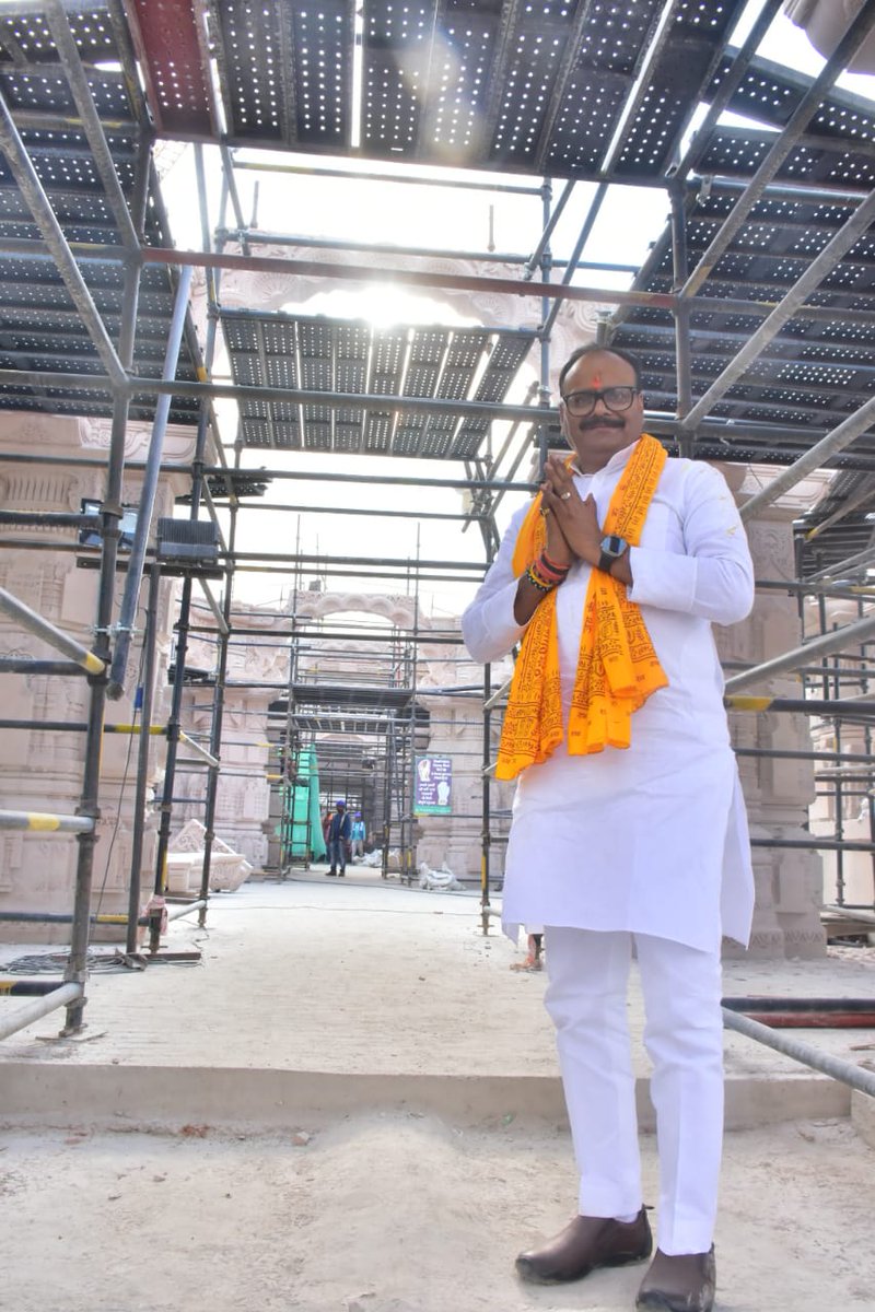 brajeshpathakup's tweet photo. अयोध्या धाम में प्रभु श्री श्री राम जन्मभूमि की पावन धरा पर निर्मित हो रहे प्रभु श्री रामलला के भव्य मंदिर के  निर्माण कार्य का निरीक्षण कर प्रभु श्री राम जी का आशीर्वाद प्राप्त किया।
#जय_श्री_राम https://t.co/3zCjnueRed