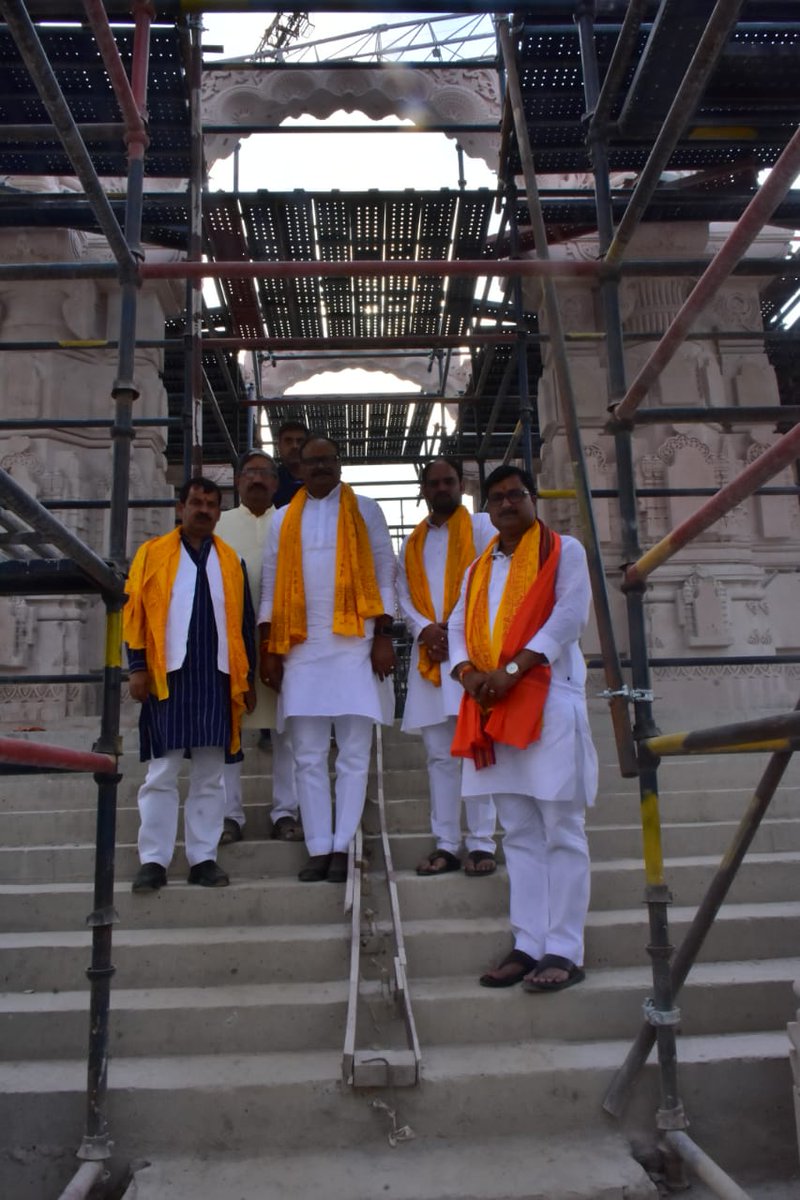 brajeshpathakup's tweet photo. अयोध्या धाम में प्रभु श्री श्री राम जन्मभूमि की पावन धरा पर निर्मित हो रहे प्रभु श्री रामलला के भव्य मंदिर के  निर्माण कार्य का निरीक्षण कर प्रभु श्री राम जी का आशीर्वाद प्राप्त किया।
#जय_श्री_राम https://t.co/3zCjnueRed
