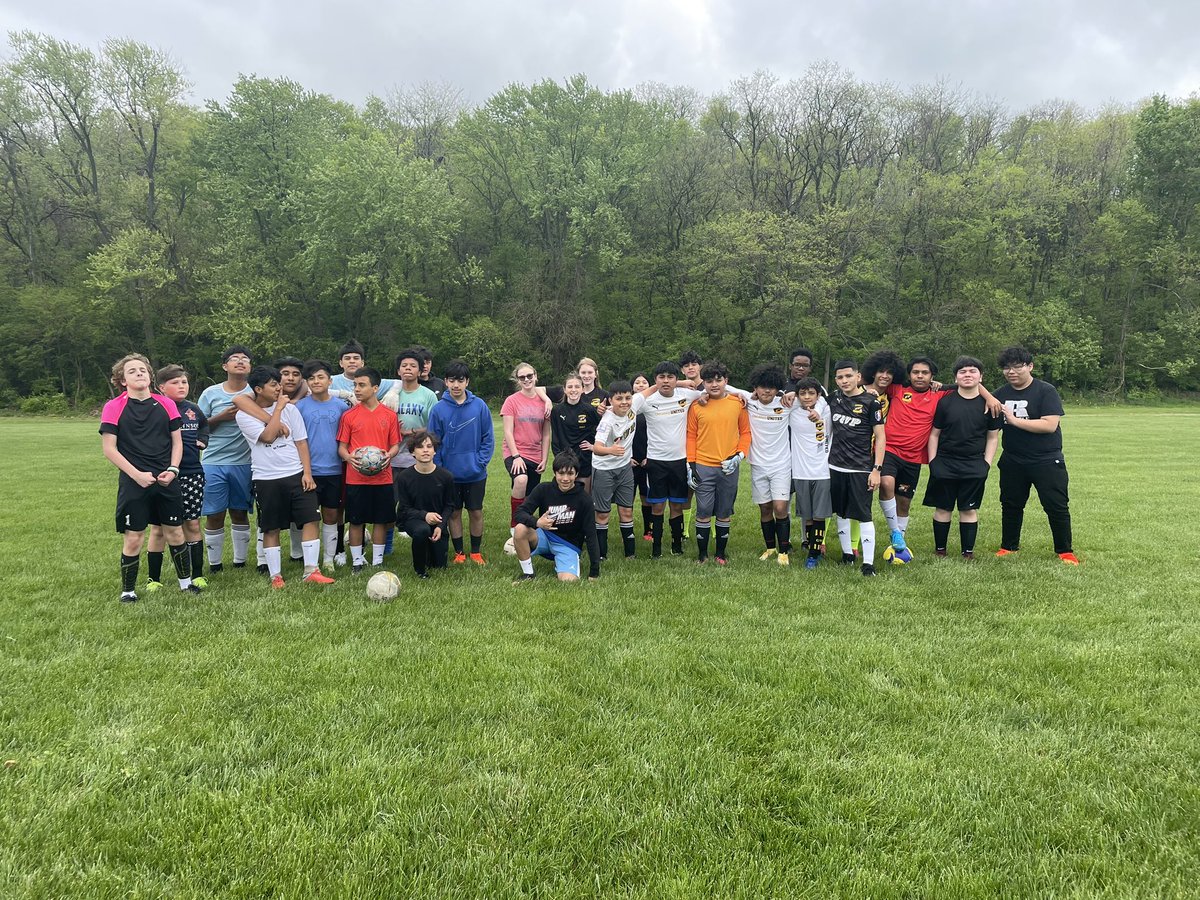 matt_schermer's tweet image. Huge shout out to Mrs. Fitzstephens for organizing Friday soccer with @fccincinnati ! 60 @Hamilton_GMS students were able to enjoy our first of 4 Fridays of soccer camp!  She partnered with CUP soccer to outfit 75% of our students with gear to play! @Hamilton_CSD #YeahImAGriffin