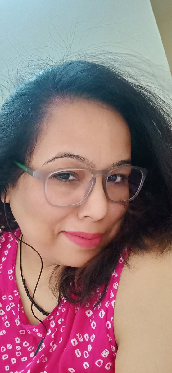 ankitasood13's tweet photo. चश्मा और नज़रिया ज़माने के साथ बदलते रहते हैं 😜
#New_frames #Old_me https://t.co/NBAmML6tzI