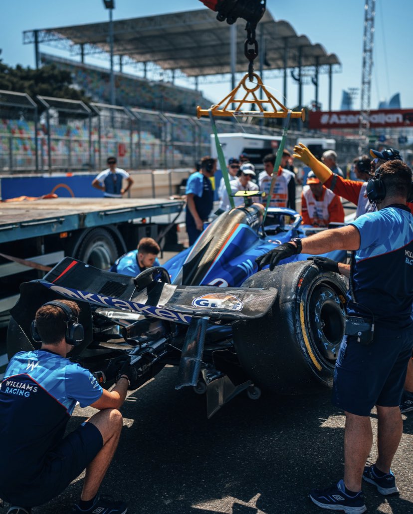 Culture__F1's tweet photo. 🚨 Logan Sargeant ne participera pas à la course sprint à cause des dommages subis par sa voiture lors des qualifs pour le sprint ! ❌

Les week-ends surchargés font beaucoup de dégâts… 

#AzerbaijanGP 🇦🇿 https://t.co/gzkpXo8zOL