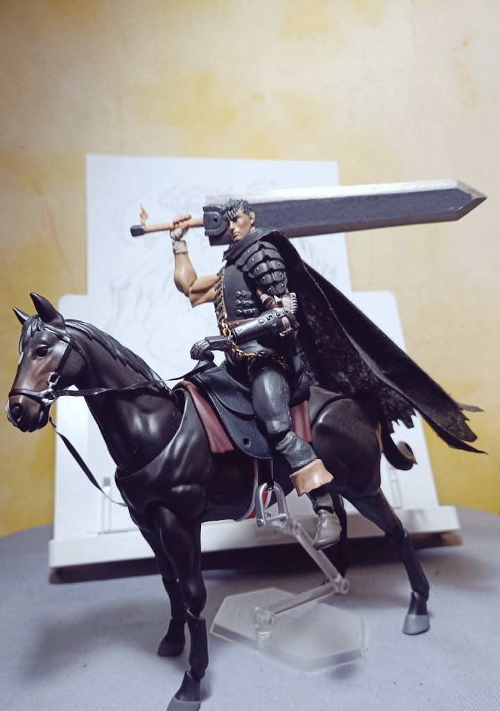 Bayauji's tweet photo. I don't have golden age guts, but this fit. 
Waiting to pre order SHF berserk
#guts #berserk https://t.co/QIKyUxqFSb
