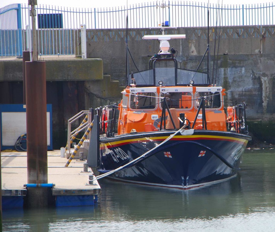 TheSuffolkMan's tweet photo. #Lowestoft #Suffolk #RNLI #RNLB https://t.co/TEuXrUb7ve