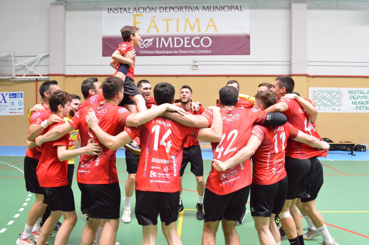 CordobadeBM's tweet photo. Final 1ª Nacional. Cajasur CBM 27-27 @CDVVMelilla. Partido muy peleado ante un gran rival y un punto final que permite al @FundCajasur CBM proclamarse campeón del grupo F. En un mes nos jugaremos el ascenso. ¡Enhorabuena! #OrgulloGranate https://t.co/AboK4d1Yk5