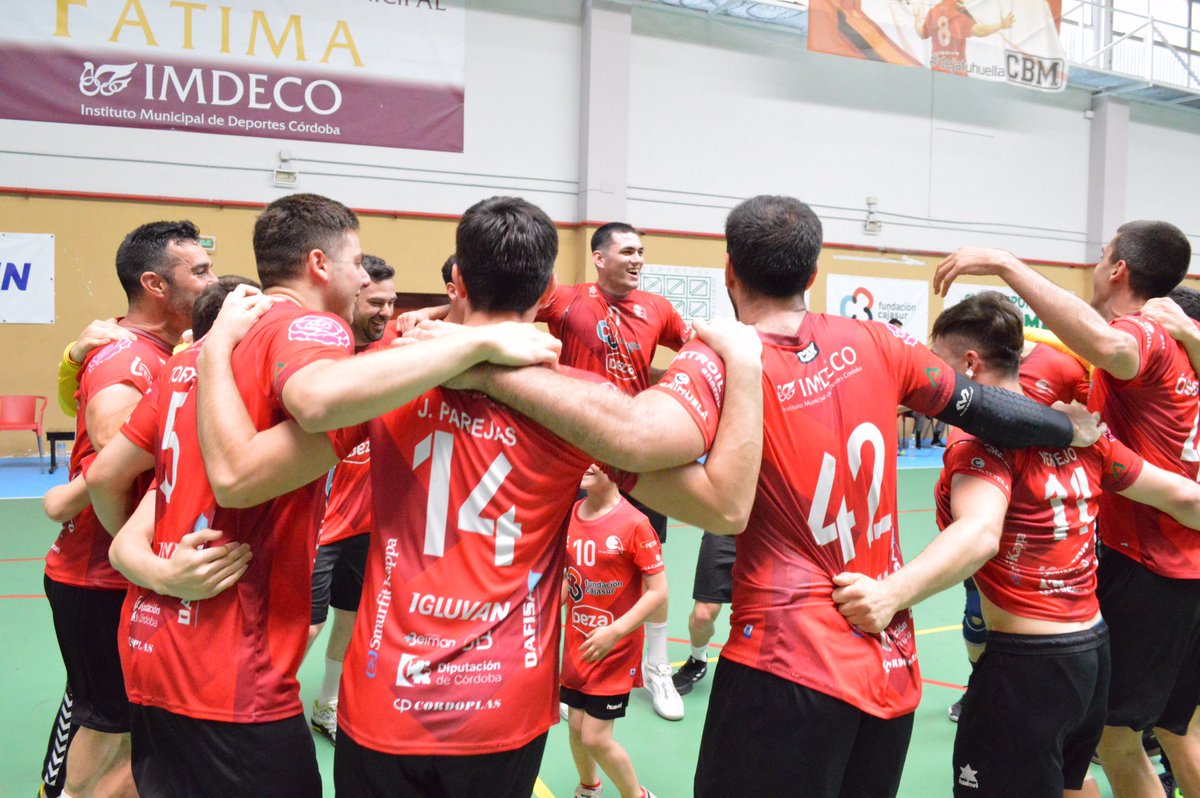 CordobadeBM's tweet photo. Final 1ª Nacional. Cajasur CBM 27-27 @CDVVMelilla. Partido muy peleado ante un gran rival y un punto final que permite al @FundCajasur CBM proclamarse campeón del grupo F. En un mes nos jugaremos el ascenso. ¡Enhorabuena! #OrgulloGranate https://t.co/AboK4d1Yk5