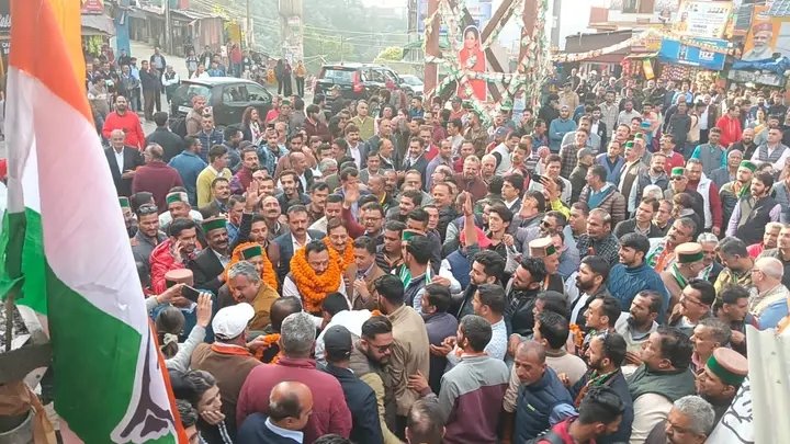 नगर निगम शिमला के संजौली में माननीय शिक्षा मंत्री श्री <a href="/irohitthakurINC/">ROHIT THAKUR</a> जी के साथ कांग्रेस उम्मीदवार के  पक्ष में जनसभा को संबोधित किया तथा स्थानीय जनता से कांग्रेस पार्टी के पक्ष में मतदान करने की अपील की ।