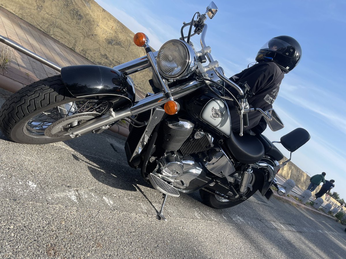 hrtkh0113's tweet photo. ＃シャドウ400に乗ってる人と繋がりたい
＃バイク女子と繋がりたい
#バイク乗りと繋がりたい
#アメリカン���イク乗りと繋がりたい
#猫とバイクが好きな人と繋がりたい
#納車1ヶ月以内に事故った人と繋がりたい
#マグロ食べて目が腫れたことがある人と繋がりたい
#とりあえず色んな人と繋がってみたい https://t.co/UxFvaqmv4G