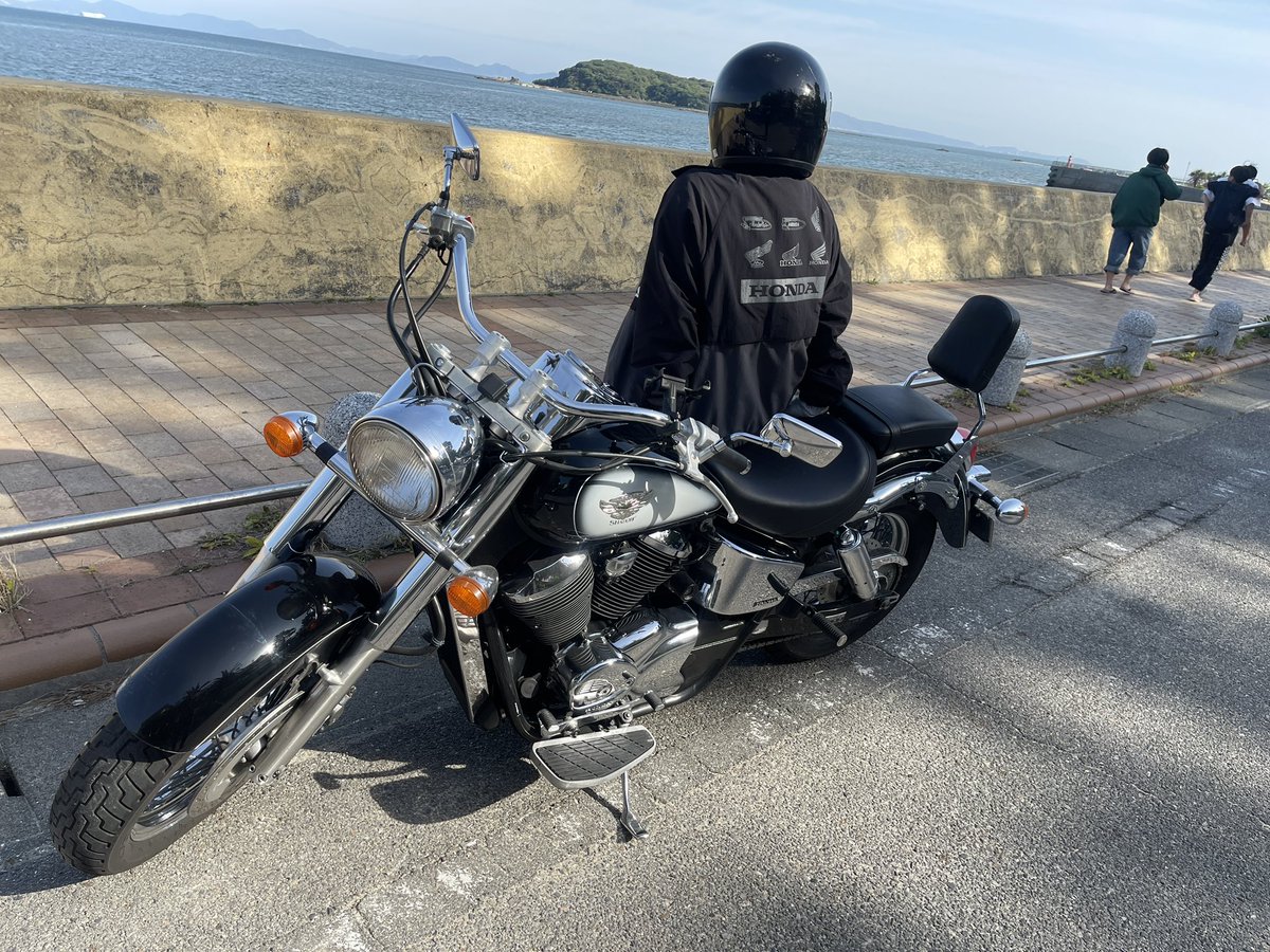 hrtkh0113's tweet photo. ＃シャドウ400に乗ってる人と繋がりたい
＃バイク女子と繋がりたい
#バイク乗りと繋がりたい
#アメリカン���イク乗りと繋がりたい
#猫とバイクが好きな人と繋がりたい
#納車1ヶ月以内に事故った人と繋がりたい
#マグロ食べて目が腫れたことがある人と繋がりたい
#とりあえず色んな人と繋がってみたい https://t.co/UxFvaqmv4G