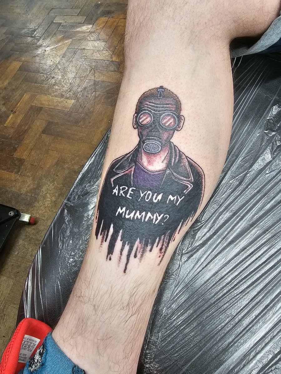 9th_Dr's tweet photo. So as alot of my friends know I love doctor who and tattoos

I decided to do a bit of a mix up and have a Gas Mask Doctor done by the amazing Becci at Dutch Courage Tattoo

@bbcdoctorwho what do you think of it?

#9thdoctor #TheEmptyChild #DoctorWho #Tattoo #Geek #Nerd #Whovian https://t.co/BB1RbCk91E