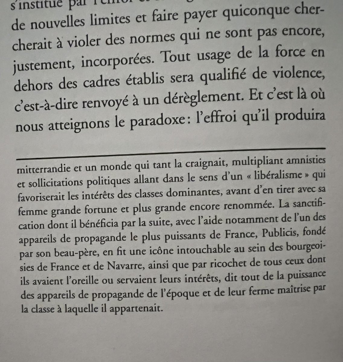 anatolium's tweet photo. « Je vois un président obsédé par les retaites… 

Non, la guerre est là, à 2h et quart de Paris ».

Voilà ce qu’un homme sain dirait et penserait. 

Badinter n’est pas ahuri par un pouvoir déliquescent mais par les citoyens y résistant.

Pourquoi ? Pour cela. https://t.co/nWw3kKMdqf