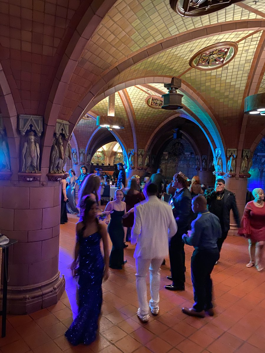 PrincipalHitch's tweet photo. Loved seeing these dapper Wildcats dancing the night away at Waggener’s 2023 Prom! 

@JCPSHighEA_AofL 
@JCPSAsstSuptHS 
@AcademiesofLou https://t.co/QcYZ64TuR9