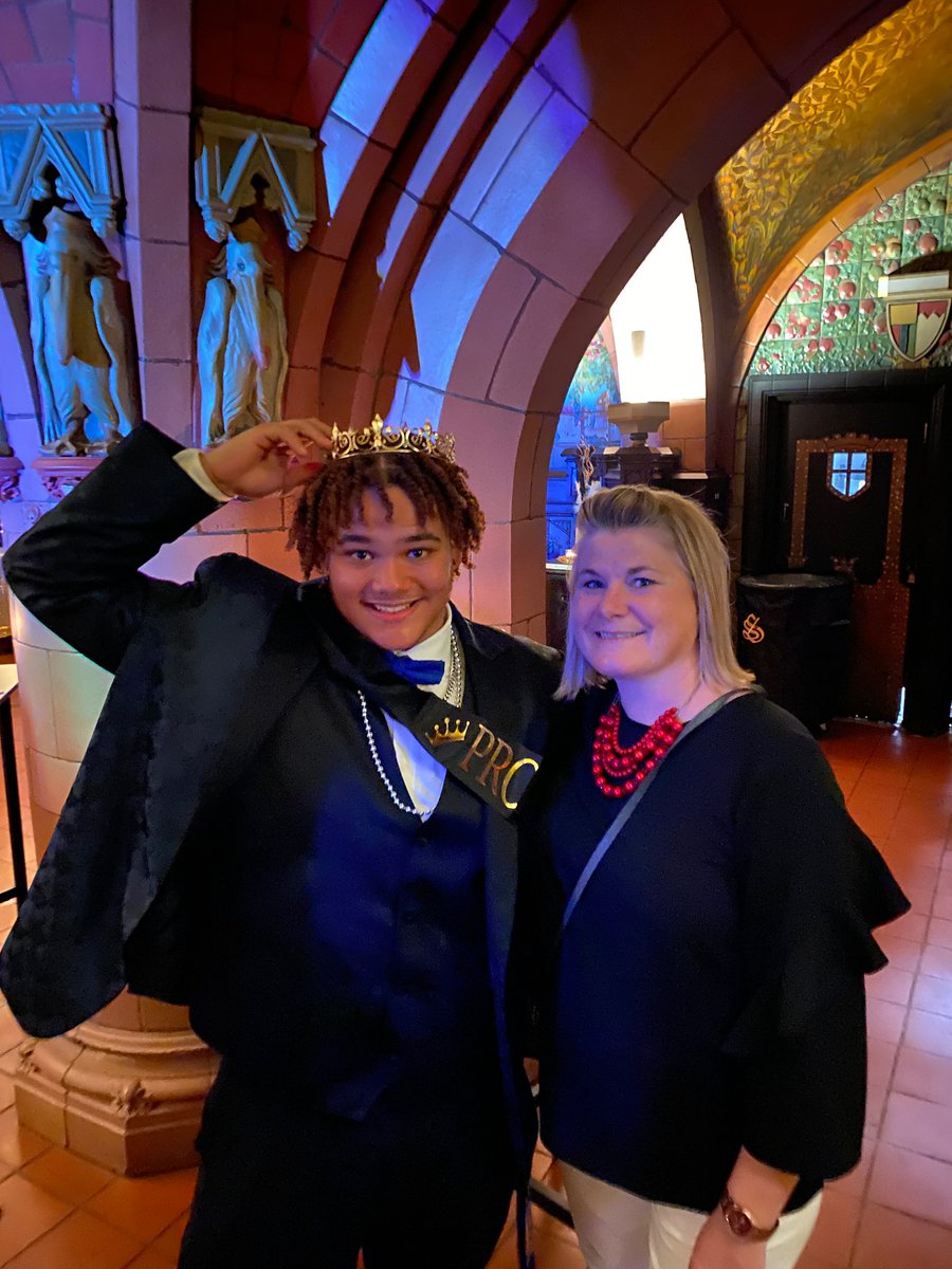 PrincipalHitch's tweet photo. Loved seeing these dapper Wildcats dancing the night away at Waggener’s 2023 Prom! 

@JCPSHighEA_AofL 
@JCPSAsstSuptHS 
@AcademiesofLou https://t.co/QcYZ64TuR9
