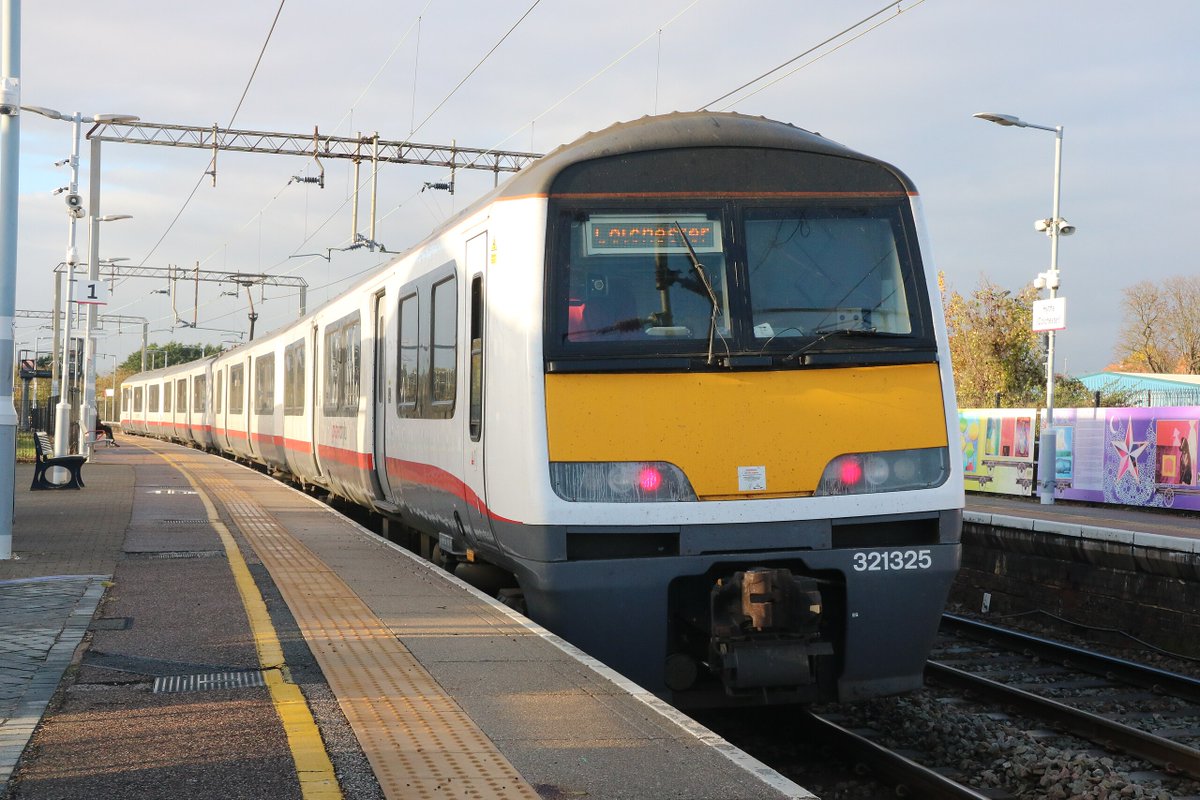 williampgwebb's tweet image. After 35 years of service for Network SouthEast and First Great Eastern and National Express East Anglia  and Greater Anglia its now the end of the line for the Class 321s in the East Anglia #Farewell321 #Class321 @greateranglia #GreaterAnglia #Class321Farewell