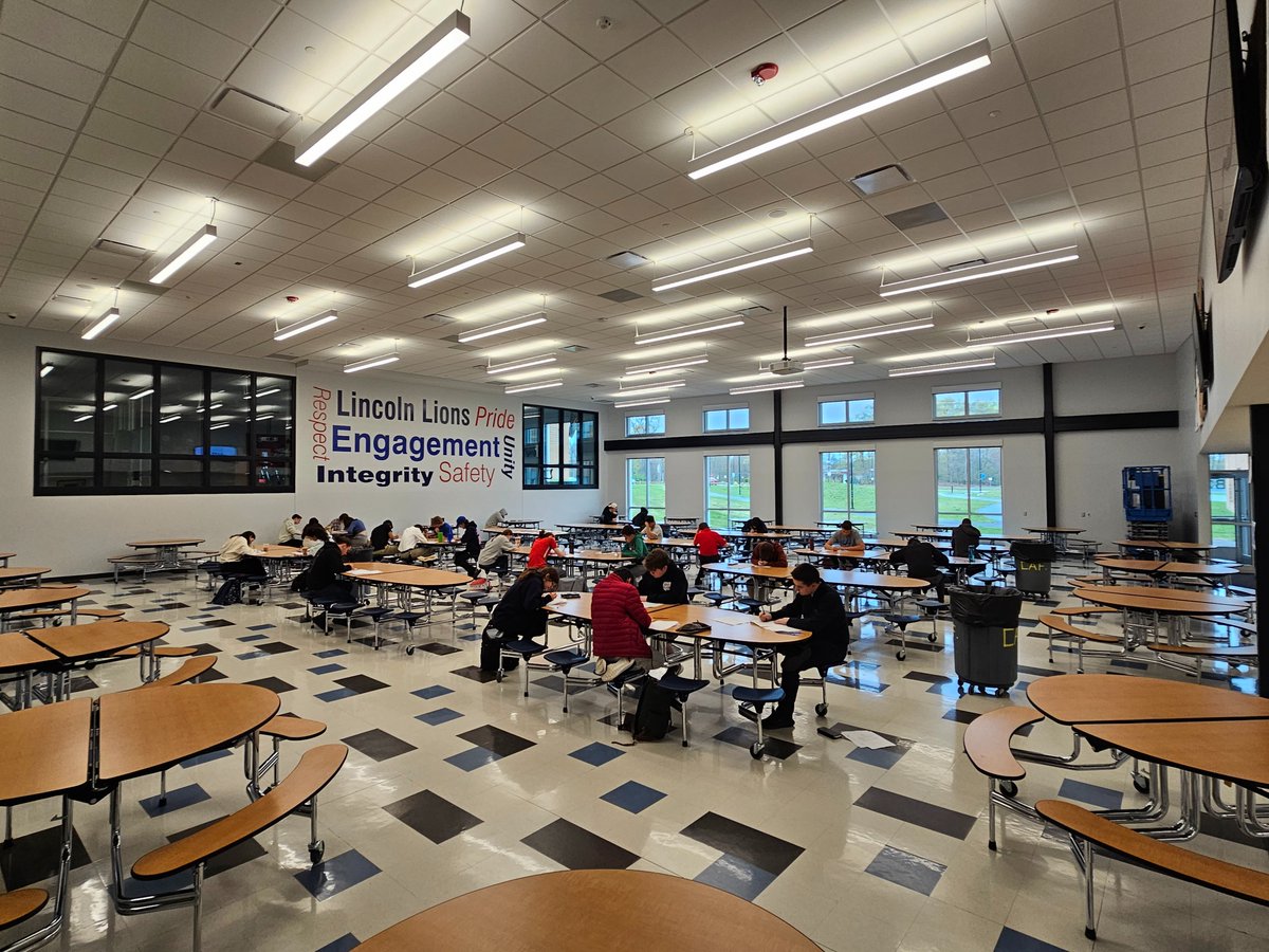 TheRuhles's tweet image. Saturday #2 of AP Calc Practice. Showing that Lion Pride in doing their best and caring about their work. Waking up two Saturdays in a row to take a 3.5 hr practice exam.

 9 days to test day 😳

 @LHSRI  #APCalc