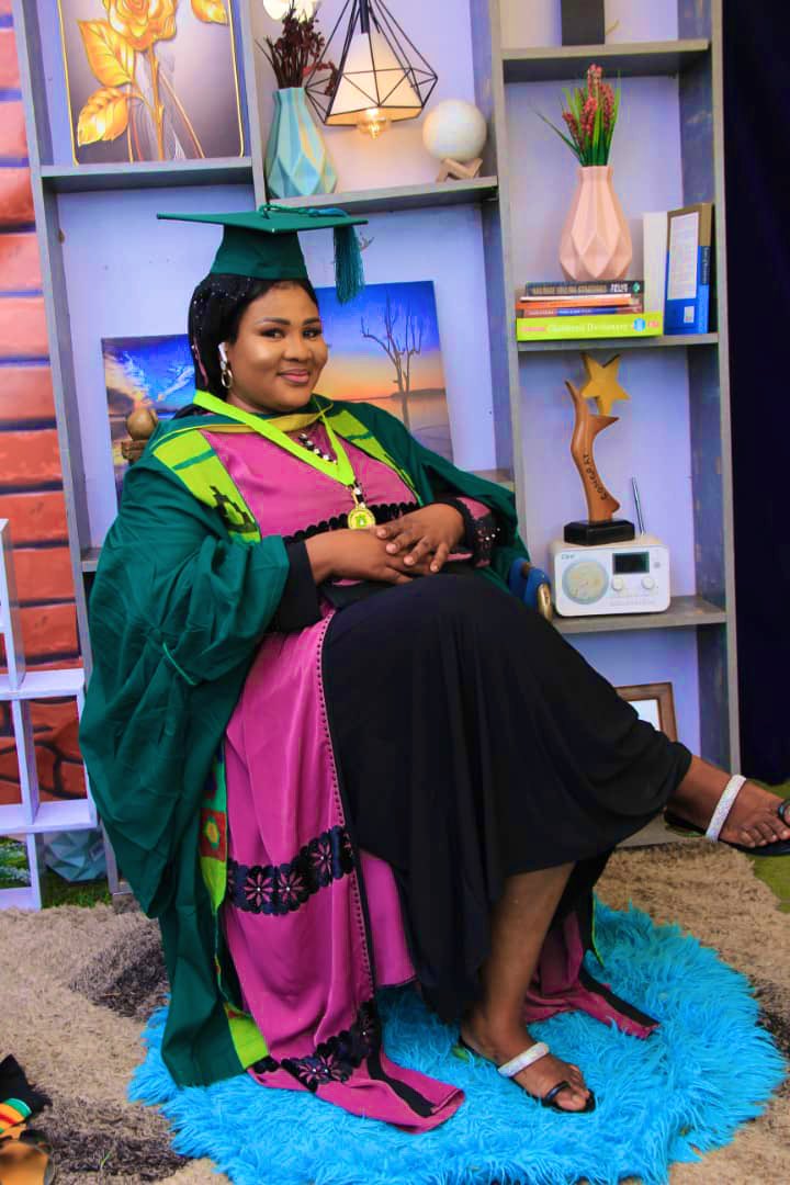 SParinjani's tweet photo. Help me congratulate my room boss. We graduated today. BSc Veterinary Nursing. 
A very strong woman. She achieved this while giving birth and raising 3 girls. Rode from Tamale to Nyankpala to attend her lectures. Missed some lessons and others, and kept her role as a wife and all https://t.co/E6p9TFfElz