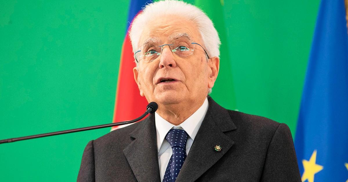 fattoquotidiano's tweet photo. "Non rassegnarsi al lavoro povero con bassi stipendi": il richiamo di Mattarella. "La precarietà come sistema stride con la crescita" - Il Fatto Quotidiano https://t.co/mzVfmxiZV5 https://t.co/Q8D2SLAqiq