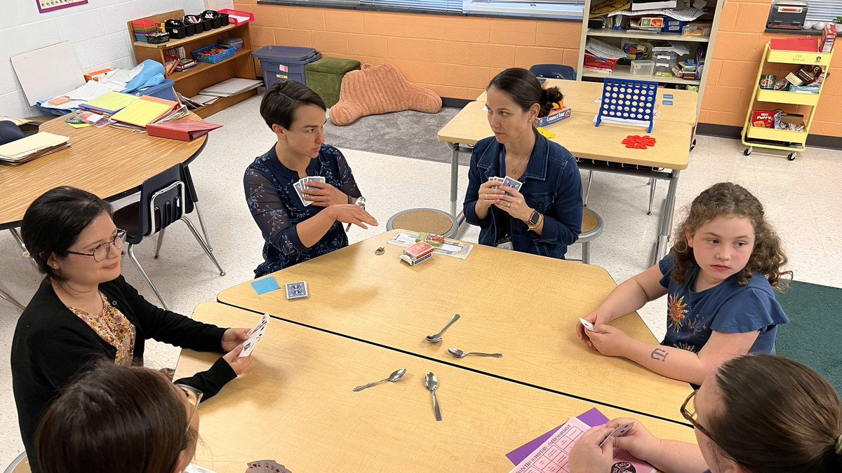 Look! I’m tweeting! How can I not with this amazing team! <a href="/beechtreeelem/">Beech Tree Elementary School</a> Curriculum Night. Executive Function For All!