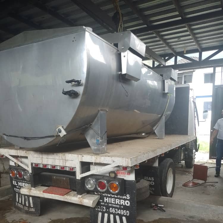 #EsNoticia•Lácteos Los Andes recibió tanque para almacenamiento de leche cruda con una capacidad de 5 mil litros, así como unidad condensadora, la entrega la realizó el constituyente Tulio Vivas junto al alcalde Omar Olinto en el estado Táchira.

#AlbaUniónDeportiva