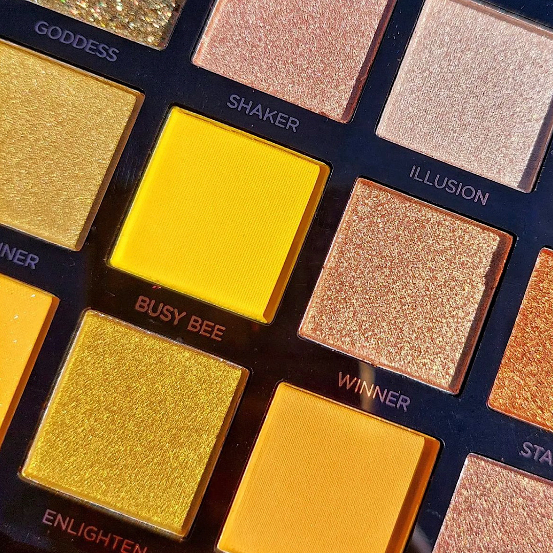 ProfusionCo's tweet photo. If golden hour were a palette, it would be our Gold Rush palette ✨🌅
__________________
📸: @marthusci #profusion #goldenhour #goldenhourmakeup #sunsetmakeup #palettecollections #makeuppalettes https://t.co/3hXE8x6qDz