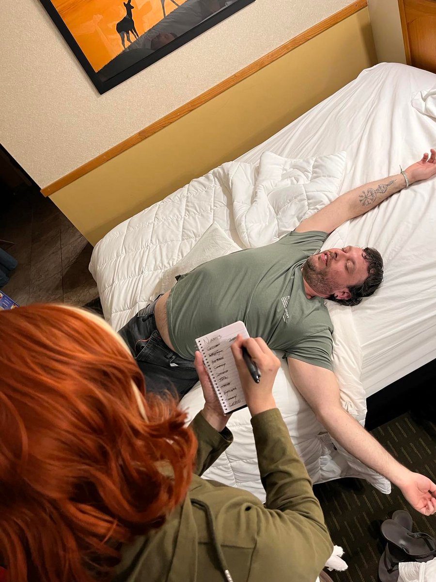 RebelATS's tweet image. Last night I killed my last victim and secured my win for the Faceless Man Challenge. Being that I was cosplaying Jaqen H'ghar I took it very seriously. A man made a list. A man crossed everyone off that list. Now a man has no names. #iceandfire #gameofthrones #got #jaqenhghar