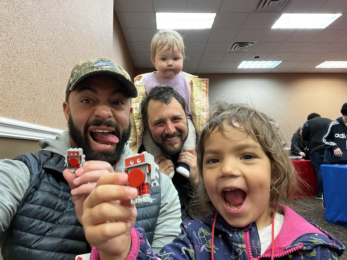 RGHDudes's tweet photo. #Brickfestlive #LEGO #Mario #girldads https://t.co/M3iUxOIQks