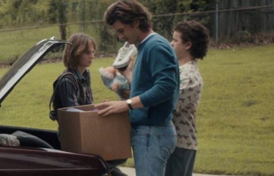 dostuyokvski's tweet photo. happy birthday steve harrington that who has the best butt in hawkins <3 https://t.co/gkIoGZSL88