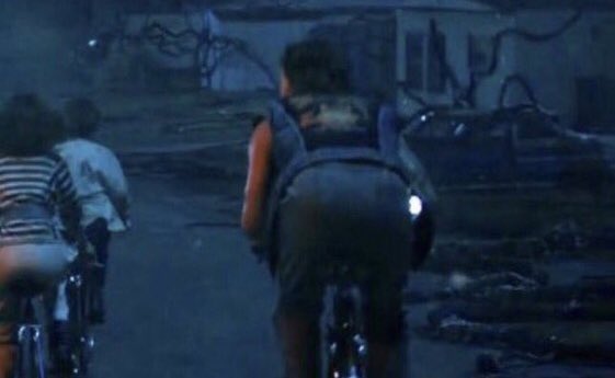dostuyokvski's tweet photo. happy birthday steve harrington that who has the best butt in hawkins <3 https://t.co/gkIoGZSL88