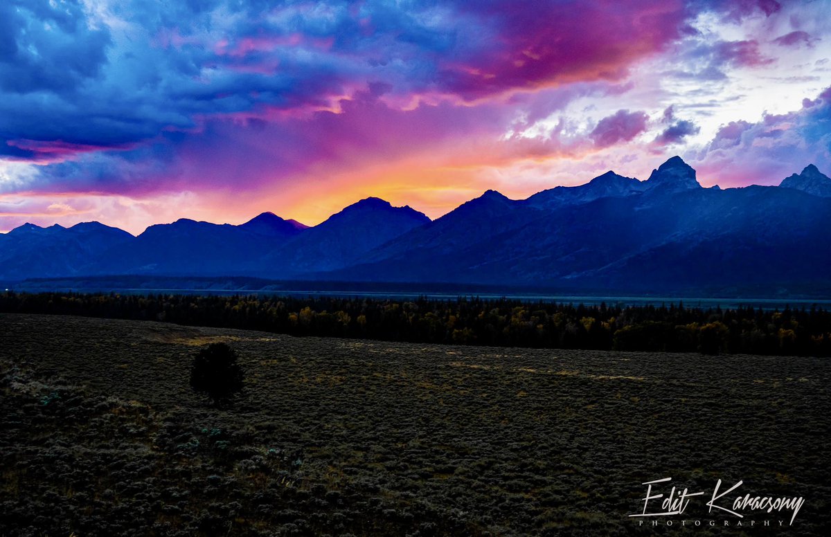 Nature never goes out of style. 

Grand Teton National Park 
#wyoming 
#NationalParksWeek