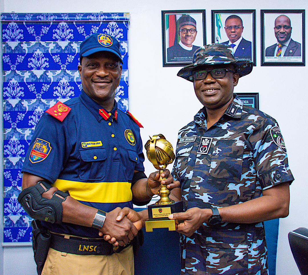 followlasg's tweet photo. LNSA, POLICE STRENGTHEN COLLABORATION TO ENHANCE SECURITY IN LAGOS

Read more: https://t.co/KQiFR0zWZj

@jidesanwoolu @drobafemihamzat @OfficialLNSC @LagosPoliceNG @gbenga_omo @hmokunola_ @gboyegaakosile @Mr_JAGs 
#LASG 
#AGreaterLagosRising
#ForAGreaterLagos https://t.co/RPb43XRxo3