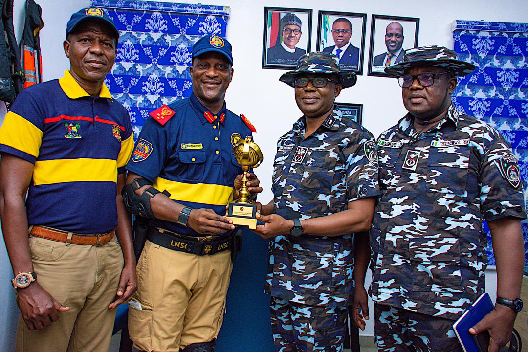 followlasg's tweet photo. LNSA, POLICE STRENGTHEN COLLABORATION TO ENHANCE SECURITY IN LAGOS

Read more: https://t.co/KQiFR0zWZj

@jidesanwoolu @drobafemihamzat @OfficialLNSC @LagosPoliceNG @gbenga_omo @hmokunola_ @gboyegaakosile @Mr_JAGs 
#LASG 
#AGreaterLagosRising
#ForAGreaterLagos https://t.co/RPb43XRxo3