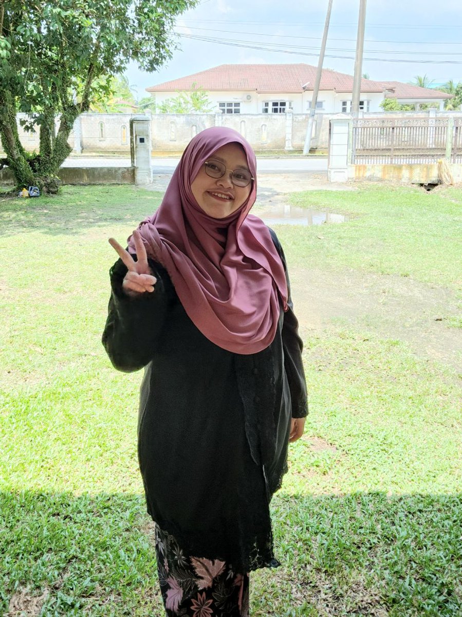 emmelynnamal's tweet photo. Bismillahirahmanirahim, With my mother's blessings, putting aside fear and shame, I am posting on Twitter and @TwtJodohMY in hope to find my better half.

If you are interested, do fill in this form: 
https://t.co/510e0mgAJf

May Allah ease my efforts, Amin https://t.co/zf60uQsq6S