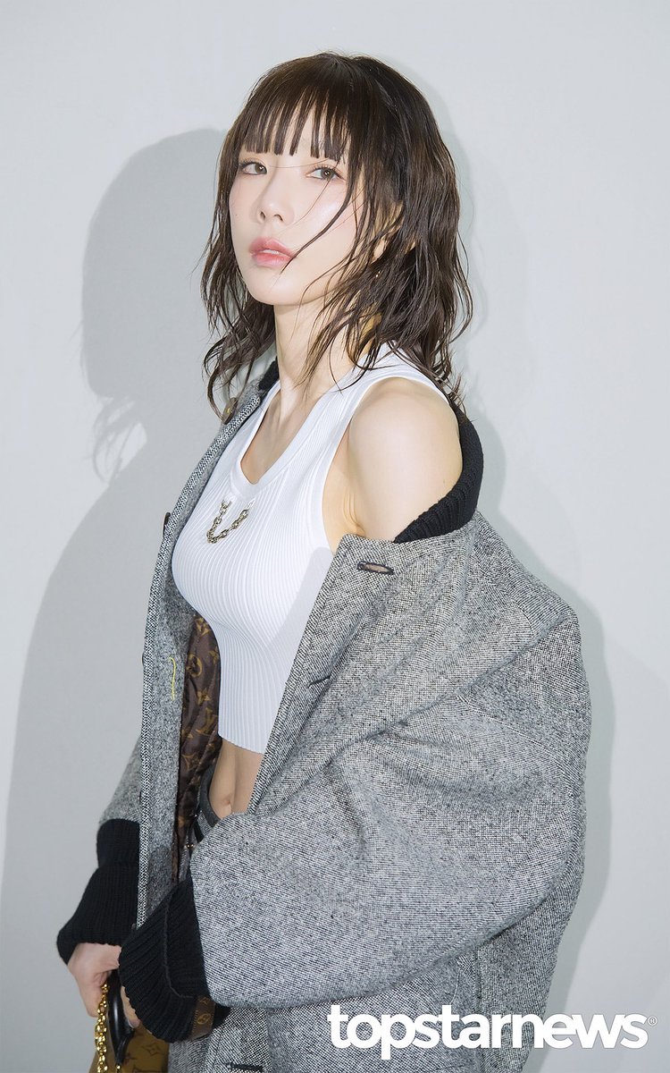 TY9_WH17's tweet photo. Pretty woman 🖤
LV PREFALL WITH TAEYEON
#TAEYEONxLouisVuitton #LVPREFALL2 #Taeyeon https://t.co/pRDJMPq6N1