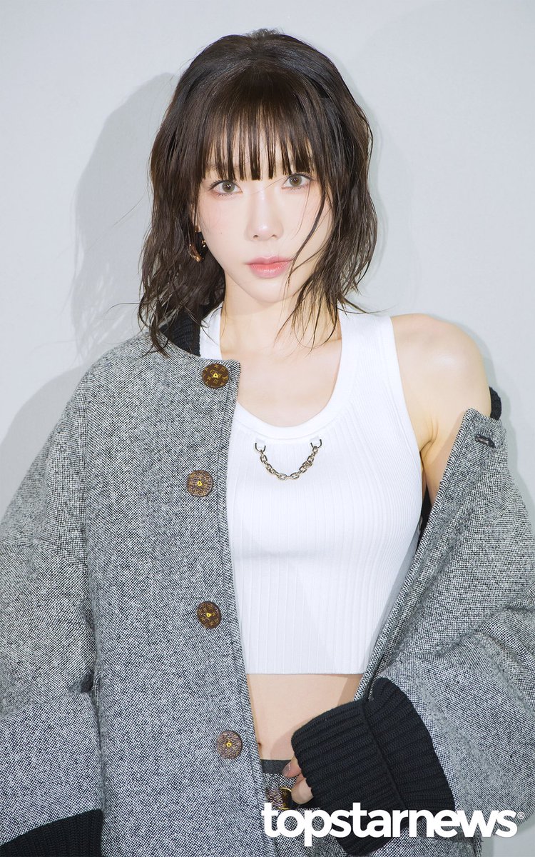 TY9_WH17's tweet photo. Pretty woman 🖤
LV PREFALL WITH TAEYEON
#TAEYEONxLouisVuitton #LVPREFALL2 #Taeyeon https://t.co/pRDJMPq6N1