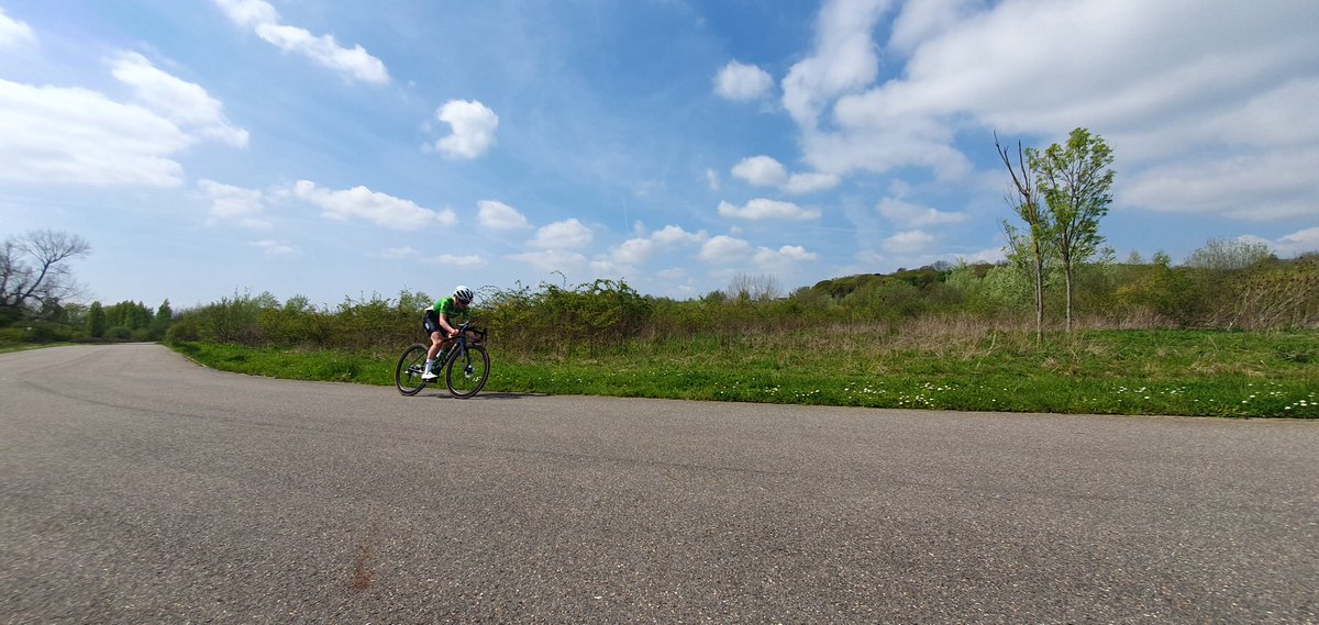 Number 1 running away with it at <a href="/EastLondonVelo/">East London Vélo</a> spring series. Over a minute 30 up on the bunch! Allez Allez!