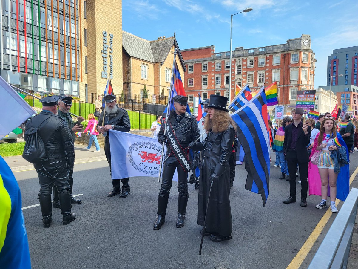 theSolCinema's tweet image. The hottest people in Swansea today.

#SwanseaPride