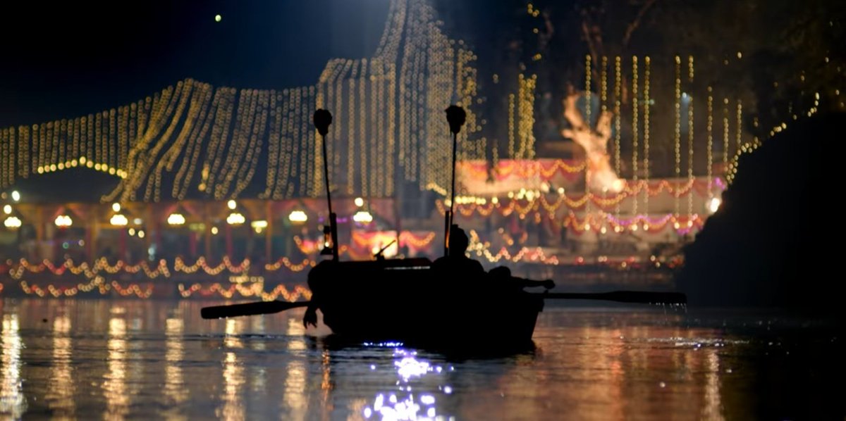 baraju_SuperHit's tweet photo. నేల రాలిన హిరణ్యాక్షుడి రక్తం
ఆ రక్తం తో గర్భం దాల్చిన ఈ భూమి
ఫలితం భయంకరమైన ఒక రాక్షసుడి జననం..

Brace yourself for an adrenaline-pumping experience!
#NarakasuraTeaser out now 💥

- https://t.co/dnkwixltWH

#Narakasura @RakshitAtluri @SebiJr_ @actornasser @ActorSriman @ShatruActor @sangeerthanaluv @AparnaJan @ais_nawfalraja @Nchamidisetty @sumukhaoffl @idealfilmmaker