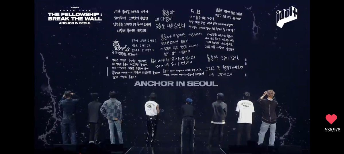 Excellent concert en ligne avec nos 8 hommes. Ils sont incroyable, je l'ai aimes plus que trois fois milles. Et surtout encore merci à ma Sani stan favorite pour ce superbe cadeau 🥹🩷🫶🏼 @sannie_0210