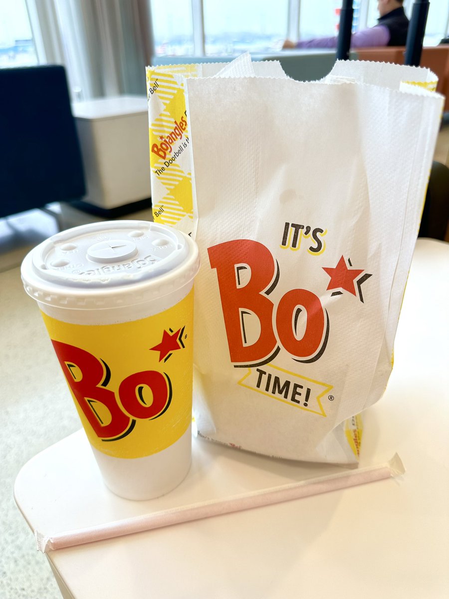 Best part about a CLT layover… ✈️😋 
#itsbotime <a href="/Bojangles/">Bojangles</a>