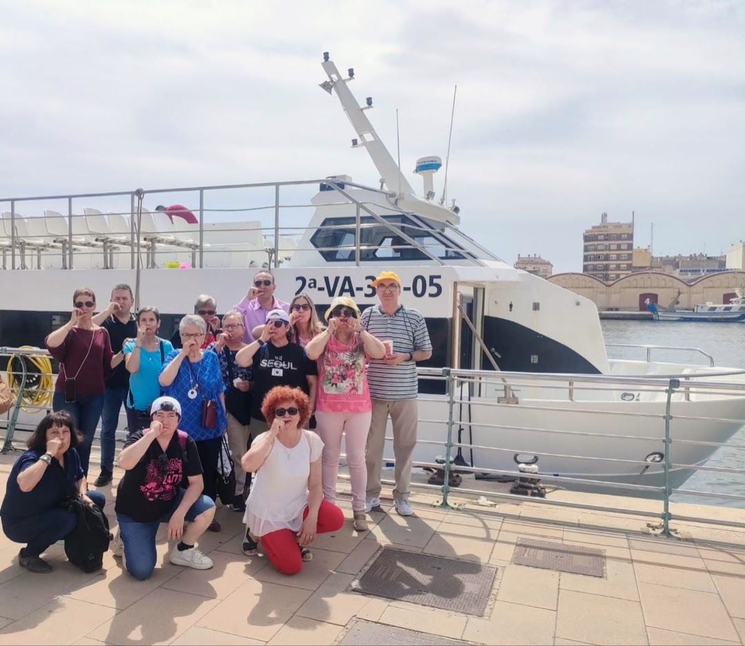 Todos piden un Plan Nacional de Prevención del Suicidio, menos alguna persona de confianza del Ministerio de Sanidad y algún alto cargo de ese ministerio.

AFEM Altiplano de Requena pide un Plan Nacional de Prevención del Suicidio con la campaña #quenoboscallensuicidio