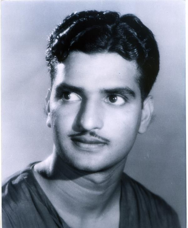 sree_n_r's tweet image. ఏతావాతా సగటు ఎన్టీఆర్ అభిమానులుగా మేము కోరుకునేది ఏంటంటే, తెలుగు ఆత్మగౌరవం, ఆరాధ్యదైవం అని మామీద రుద్దుతూ మీరు మాత్రం ప్రతీసారీ ఆయన్ని అవమానించకండి. ఆయన ఆత్మ నైనా ప్రశాంతంగా వుండనివ్వండి.🙏

PS: ఇకమీదట ఆ బాలకృష్ణతో బయోపిక్కులు తీయించకండి.😒

#NTR100Years 
#Sree_thread