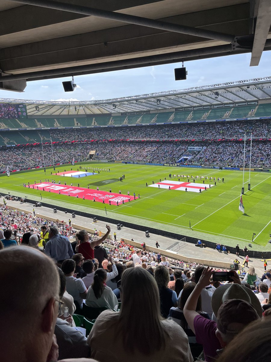 PIXIE_1984's tweet photo. Beautiful day!! 🏉

#RedRoses #womensrugby #SixNations @Twickenhamstad @EnglandRugby https://t.co/U6u5YC0gPn