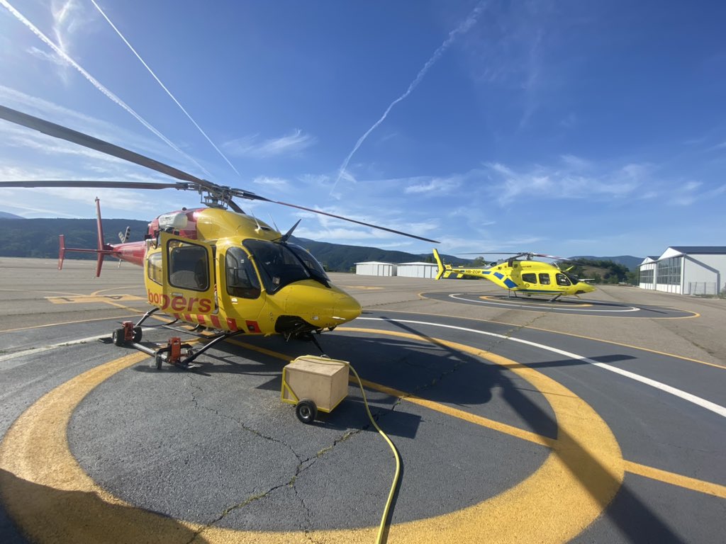 FlightradarCAT's tweet photo. El primer Bell 429 en operar a la península Ibèrica (HB-ZOP d'@GovernAndorra) i el primer Bell 429 en matricular-se a Espanya (EC-NOT d'@HeliPyr operant per @bomberscat) junts avui a l'aeroport de la Seu d'Urgell per una jornada de formació de tripulant HEMS. #transitaeri https://t.co/cg7noHxGid