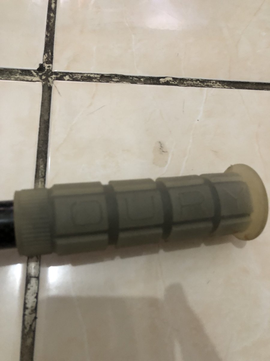 WTS
Handlebar custom pizz
Alloy oversize

Handlebar giant carbon
Non OS
Oury grip

Semua 400k
Lokasi surabaya 
#fnfjb